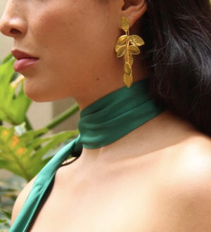 ARETES COLGANTES ELI HOJAS DORADOS