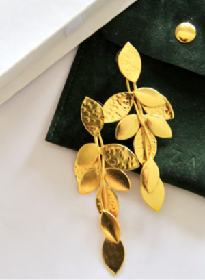 ARETES COLGANTES ELI HOJAS DORADOS