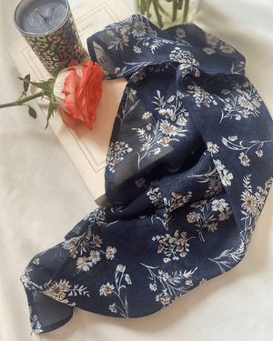 PAÑUELO AZUL FLORES