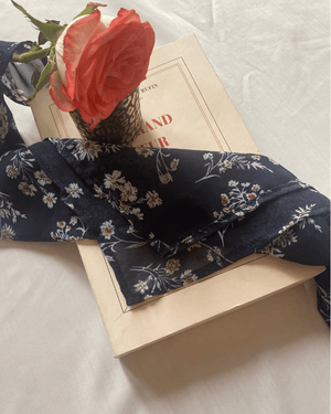 PAÑUELO AZUL FLORES