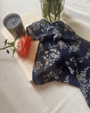 PAÑUELO AZUL FLORES