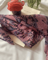PAÑUELO ROSA FLORAL