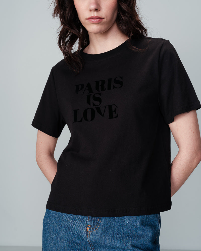 Playera Nobuto negra "Paris is Love"